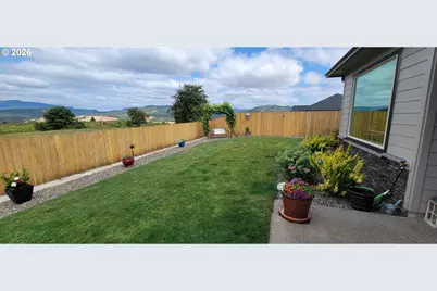 879 Pebble Crk St, Sutherlin, OR 97479 - Photo 33
