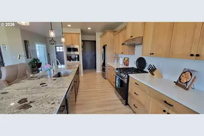 879 Pebble Crk St, Sutherlin, OR 97479 - Photo 9