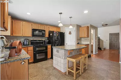 228 E 17th Pl, La Center, WA 98629 - Photo 9