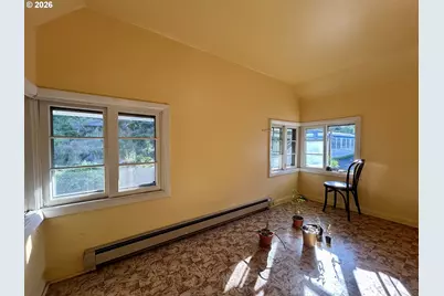 506 E 4th St, The Dalles, OR 97058 - Photo 17