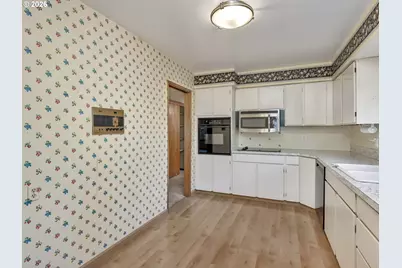 8835 SW Oak Ln, Portland, OR 97223 - Photo 17