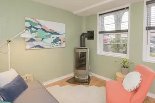 2025 SE Caruthers St, Portland, OR 97214 - Photo 9