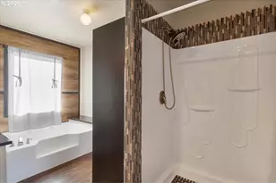 1033 Camelot Dr, Salem, OR 97306 - Photo 31