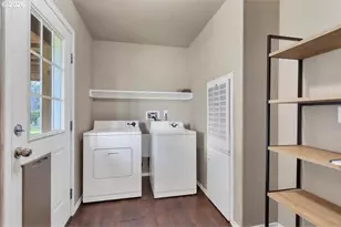 1033 Camelot Dr, Salem, OR 97306 - Photo 27