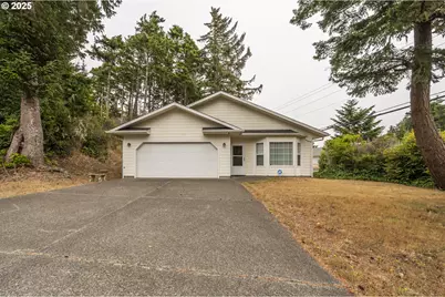 903 Chickses Dr, Coos Bay, OR 97420 - Photo 3