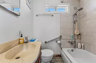 301 E 2nd St, Canby, OR 97013 - Photo 17