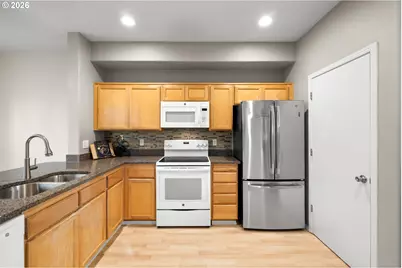 232 NE 76th Ave, Hillsboro, OR 97124 - Photo 9