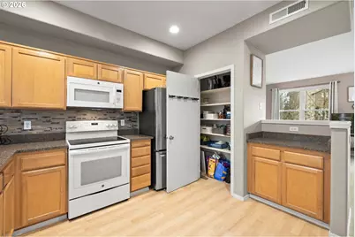 232 NE 76th Ave, Hillsboro, OR 97124 - Photo 13