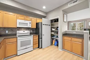 232 NE 76th Ave, Hillsboro, OR 97124 - Photo 13