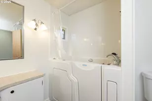 11624 SW Royal Villa Dr, Portland, OR 97224 - Photo 35