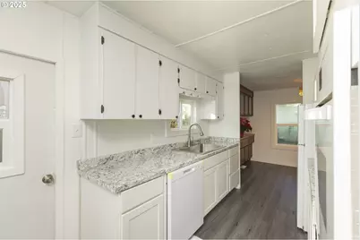 11624 SW Royal Villa Dr, Portland, OR 97224 - Photo 25