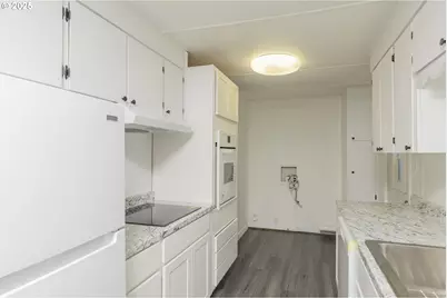 11624 SW Royal Villa Dr, Portland, OR 97224 - Photo 23