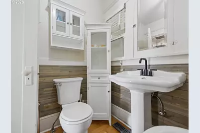 205 NW 12th St, Gresham, OR 97030 - Photo 9