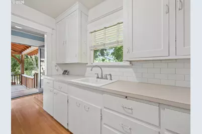 205 NW 12th St, Gresham, OR 97030 - Photo 13