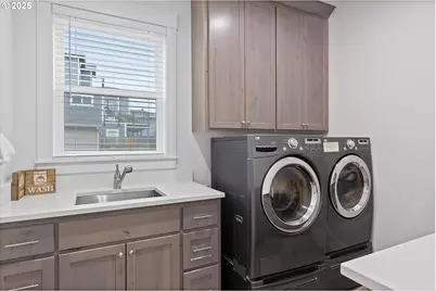 813 SW 9th St, Lincoln City, OR 97367 - Photo 41