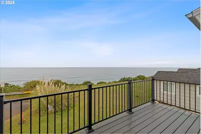 813 SW 9th St, Lincoln City, OR 97367 - Photo 25
