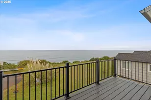 813 SW 9th St, Lincoln City, OR 97367 - Photo 25