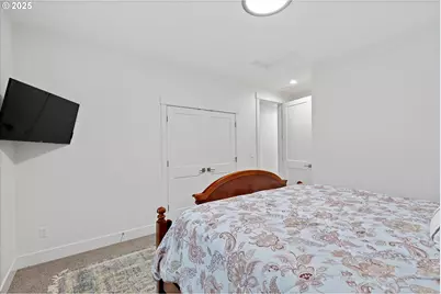 813 SW 9th St, Lincoln City, OR 97367 - Photo 17