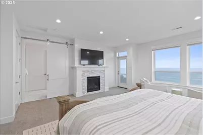 813 SW 9th St, Lincoln City, OR 97367 - Photo 29