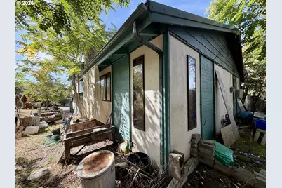 1122 SE Hawthorne Dr, Roseburg, OR 97470 - Photo 25