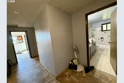 1122 SE Hawthorne Dr, Roseburg, OR 97470 - Photo 9