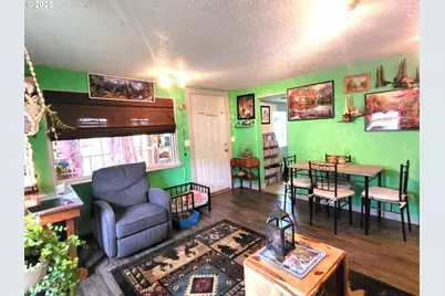 416 S 10th St, Cottage Grove, OR 97424 - Photo 5