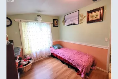 416 S 10th St, Cottage Grove, OR 97424 - Photo 9