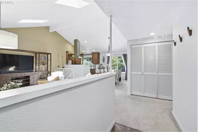 9824 SW Quail Post Rd, Portland, OR 97219 - Photo 5
