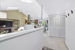 9824 SW Quail Post Rd, Portland, OR 97219 - Photo 5