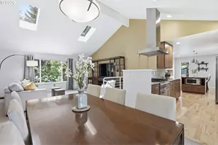 9824 SW Quail Post Rd, Portland, OR 97219 - Photo 15