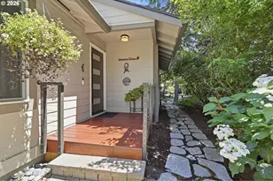 9824 SW Quail Post Rd, Portland, OR 97219 - Photo 3