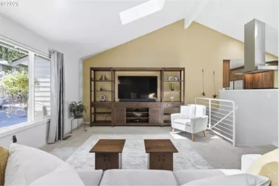 9824 SW Quail Post Rd, Portland, OR 97219 - Photo 9