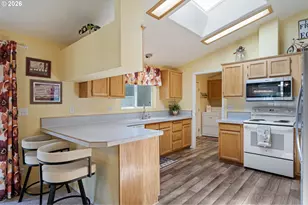 3220 Crescent Ave, Eugene, OR 97408 - Photo 3