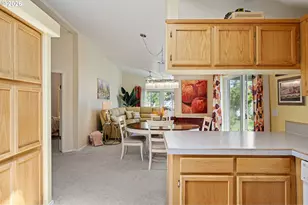 3220 Crescent Ave, Eugene, OR 97408 - Photo 13