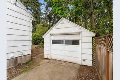 10059 NE Beech St, Portland, OR 97220 - Photo 39
