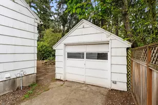 10059 NE Beech St, Portland, OR 97220 - Photo 39