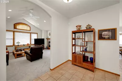 3328 Lakemont Dr, Eugene, OR 97408 - Photo 13