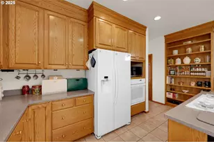 3328 Lakemont Dr, Eugene, OR 97408 - Photo 21