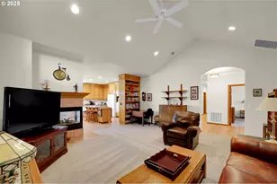 3328 Lakemont Dr, Eugene, OR 97408 - Photo 29