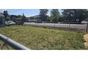 2986 W Jay Ave, Roseburg, OR 97471 - Photo 5