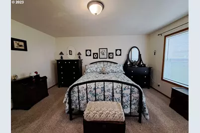 1254 Ostrander Ln, Cottage Grove, OR 97424 - Photo 17