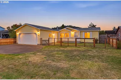 1055 W Oregon Ave, Creswell, OR 97426 - Photo 3