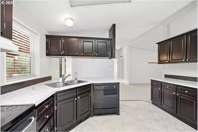 1055 W Oregon Ave, Creswell, OR 97426 - Photo 9