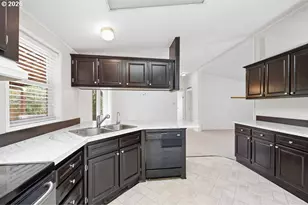 1055 W Oregon Ave, Creswell, OR 97426 - Photo 9
