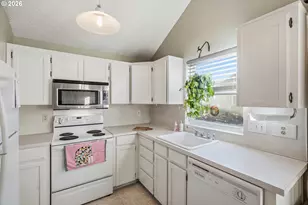 16641 SE Naegeli Dr, Portland, OR 97236 - Photo 9