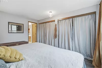 16641 SE Naegeli Dr, Portland, OR 97236 - Photo 17