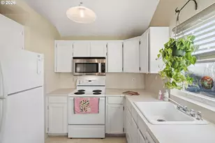 16641 SE Naegeli Dr, Portland, OR 97236 - Photo 9