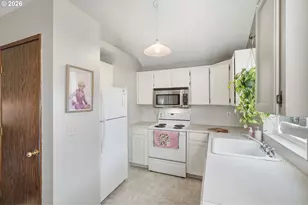 16641 SE Naegeli Dr, Portland, OR 97236 - Photo 7