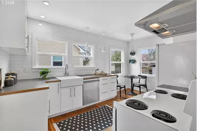 1915 NE Junior St, Portland, OR 97211 - Photo 15