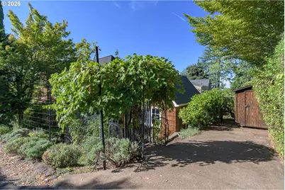 1669 Fairmount Blvd, Eugene, OR 97403 - Photo 45